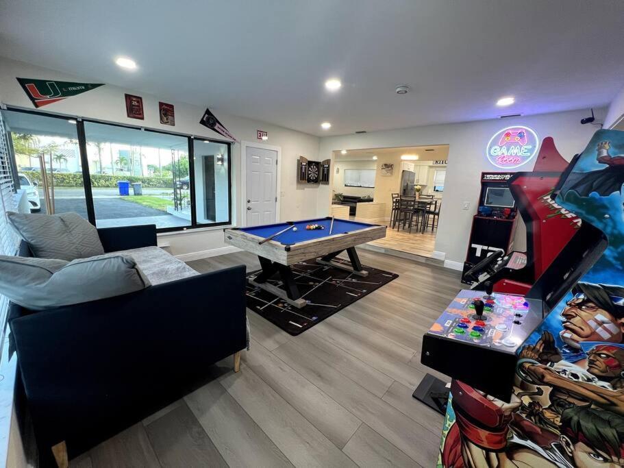 Вилла Modern Tropical Oasis With Arcade, Hottub & Minigolf Голливуд Экстерьер фото
